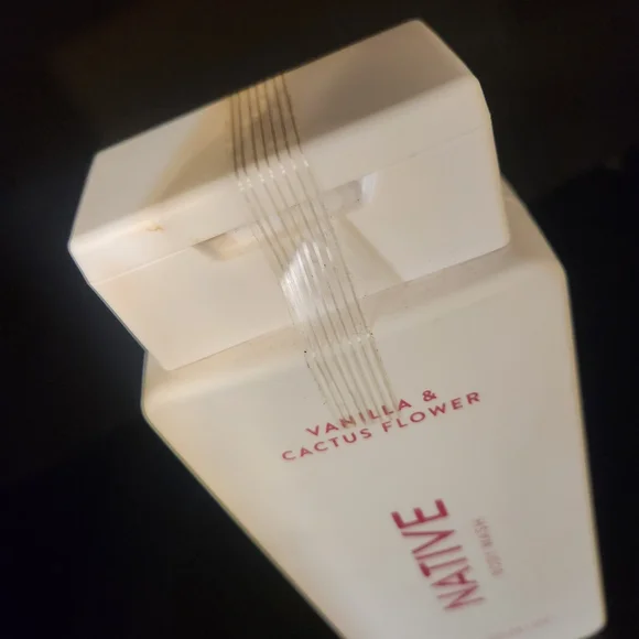 Native Vanilla & Cactus Flower Body Wash — White Bottle with Pink Trim - Picture 3 of 3